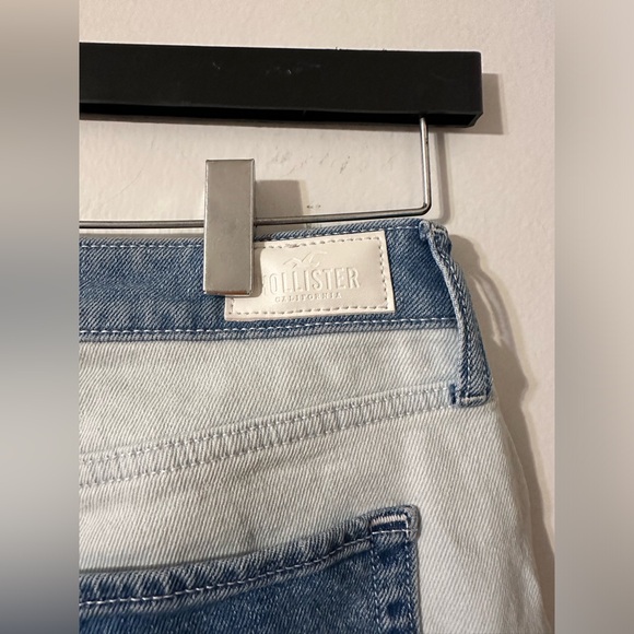 Hollister Curvy High-rise Mom Jeans - Picture 8 of 10